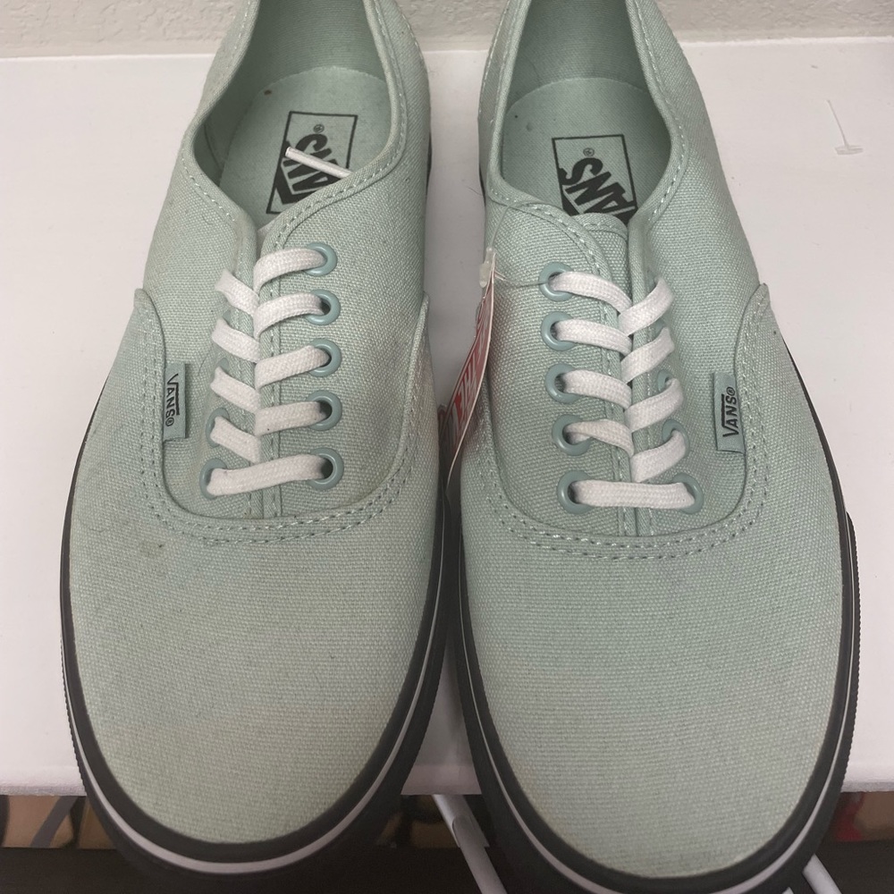 NWT vans low top sneakers